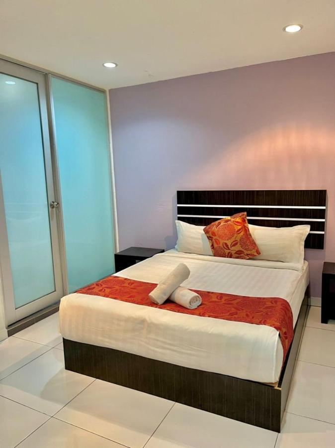 Hotel Zamburger Tengkera Melaka Kültér fotó