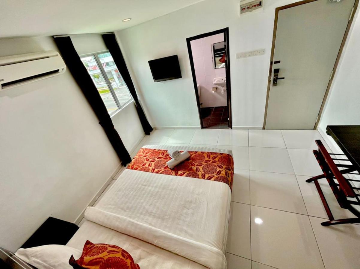 Hotel Zamburger Tengkera Melaka Kültér fotó